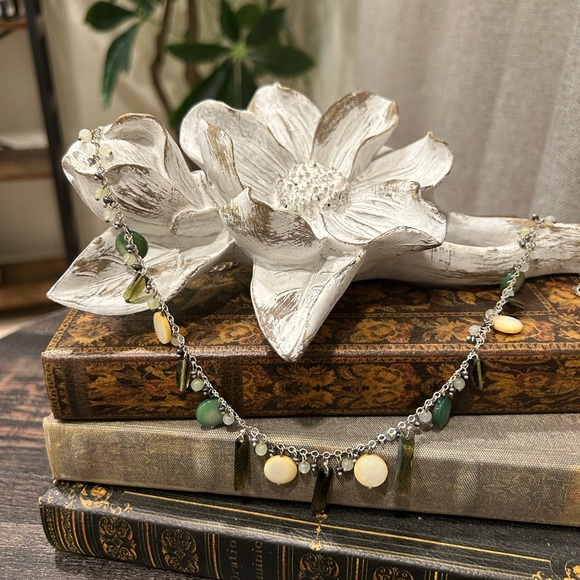 Elegant Lia Sophia Green and Mother of Pearl Beaded gem Necklace - Picture 2 of 4